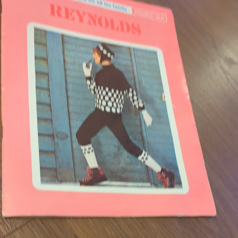 Reynolds Knitting Pattern Booklet